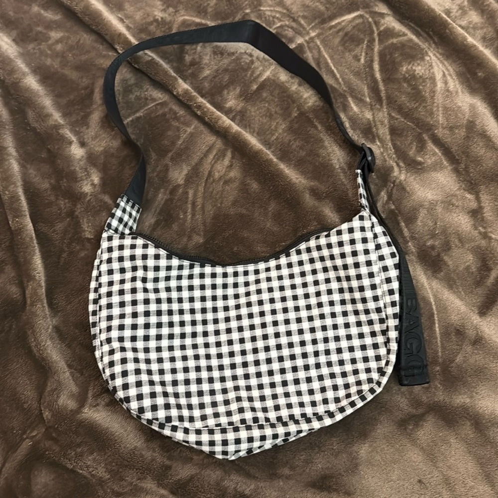 baggu black and white gingham medium crescent